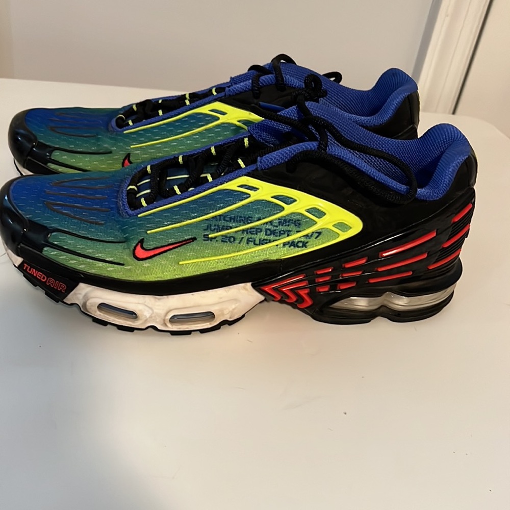 Air Max Plus 'Catching Fire' - Picture 2 of 7